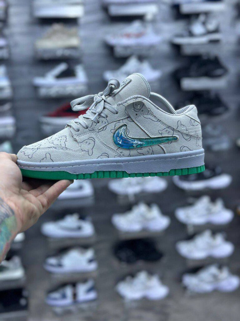 جردن 4 سفید طوسی مشکی